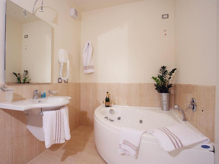 Blue Relais Garda Hotel Carpenedolo Luaran gambar
