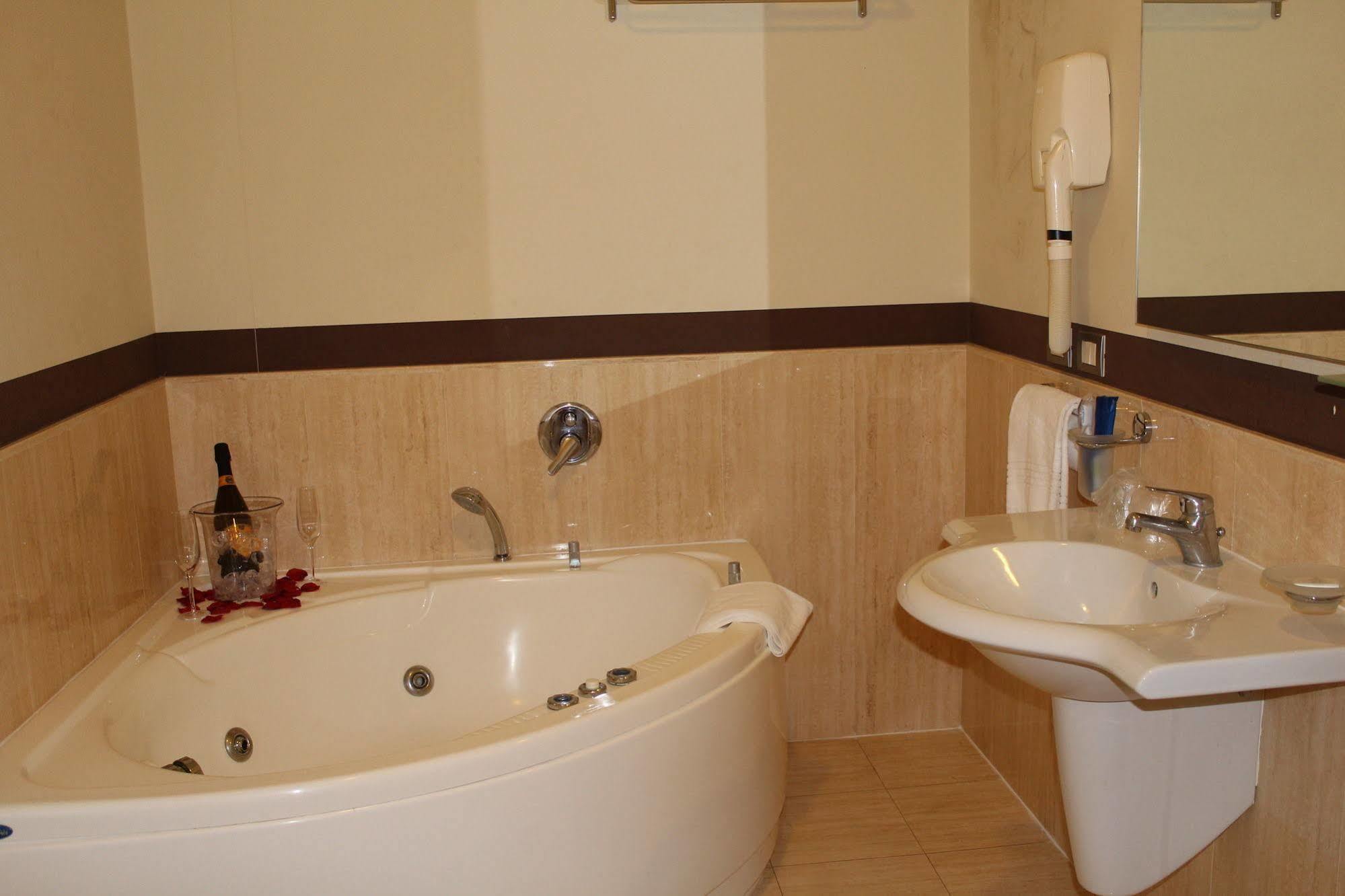Blue Relais Garda Hotel Carpenedolo Luaran gambar
